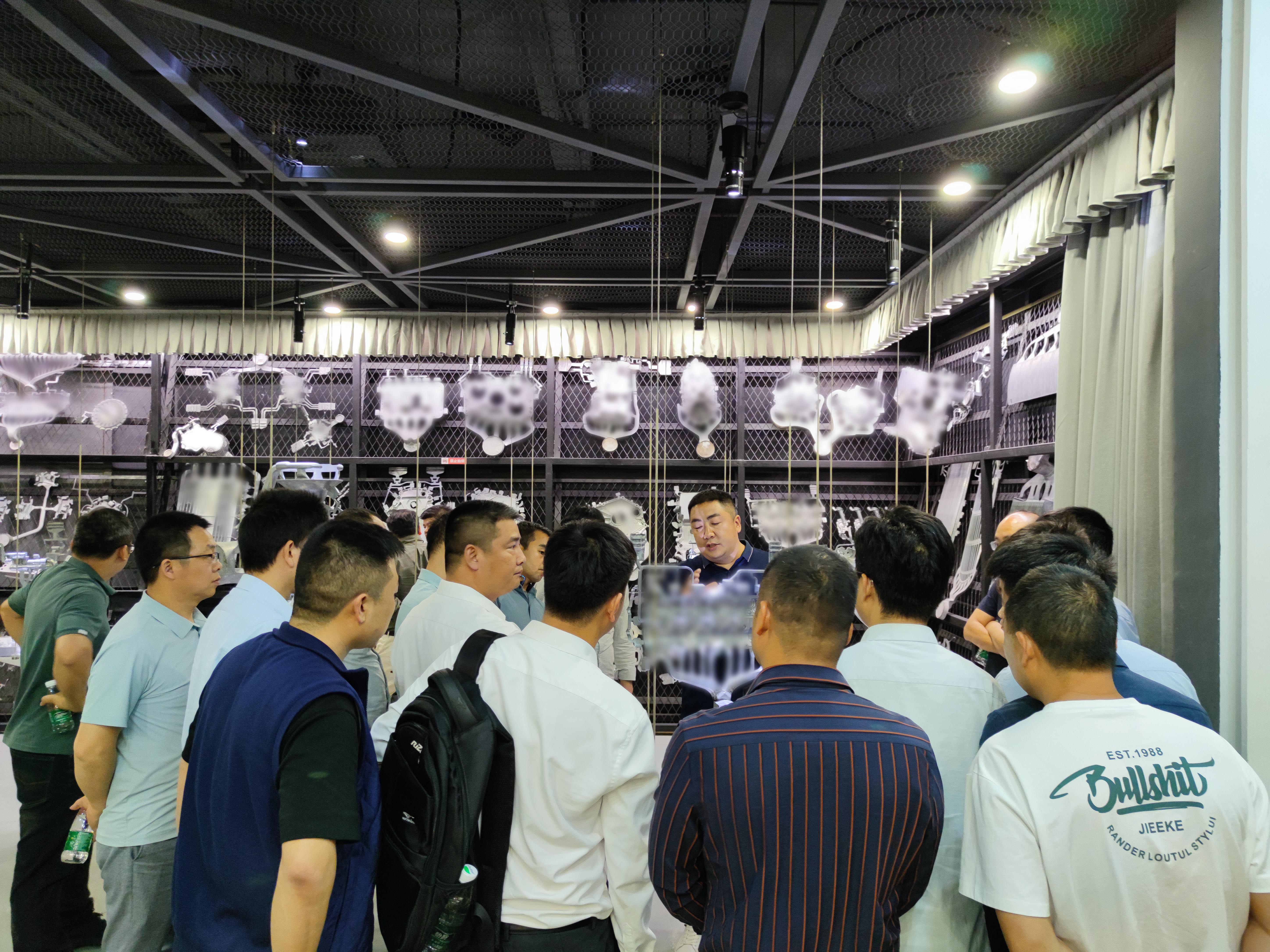 品成金屬喜迎壓鑄業(yè)精英到廠(chǎng)參觀(guān)和進(jìn)行技術(shù)交流