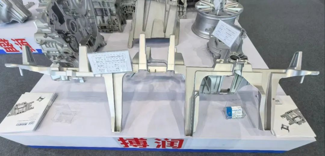 重慶鑄造行業(yè)協(xié)會組織的“會員企業(yè)鑄件展示區(qū)”，展示鋁、鎂合金鑄件